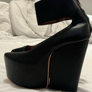 BLACK VINTAGE LEATHER PLATFORMS - ANKLE STRAP